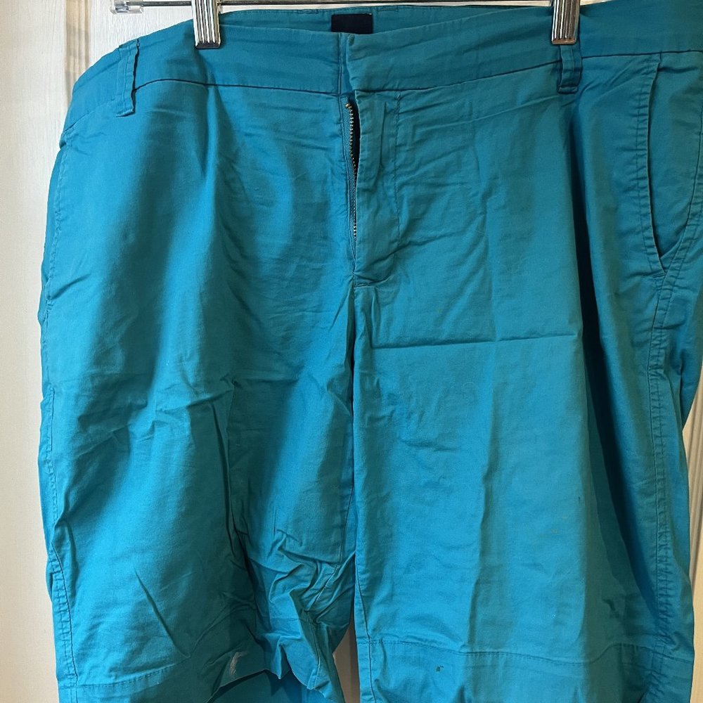 Gap womens Bermuda shorts size 12 peacock blue